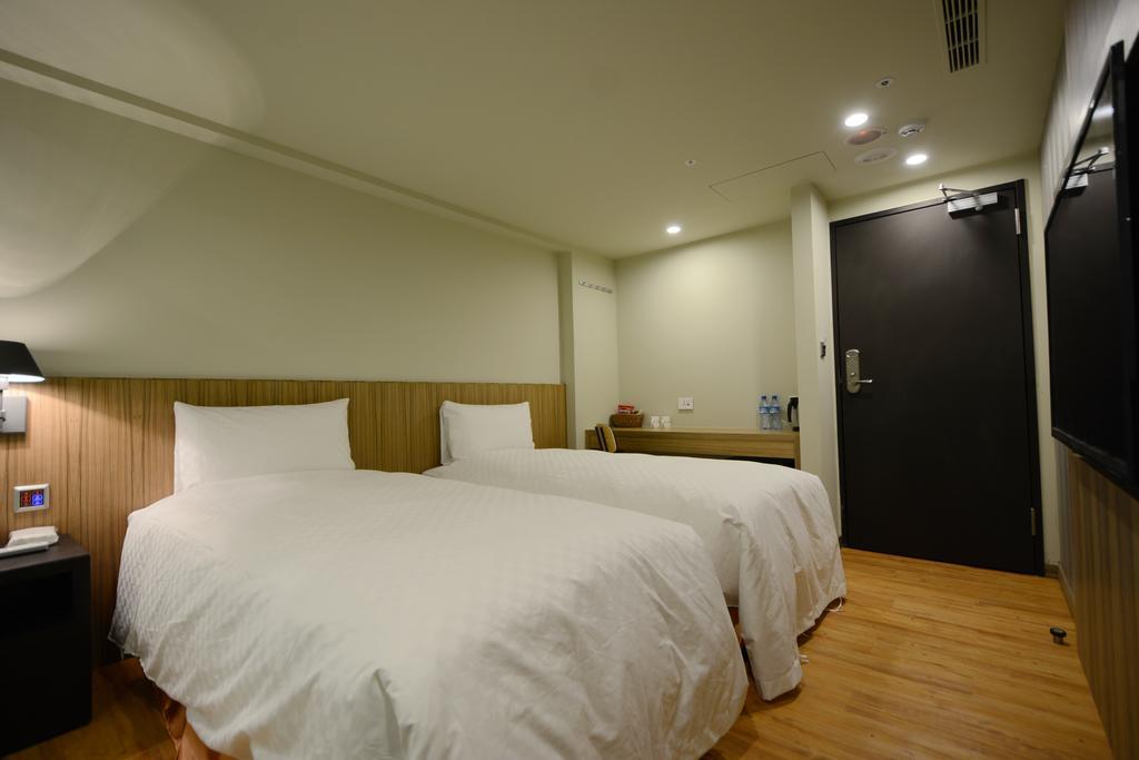 Standard Double RoomNo Window,206810923:JPEG