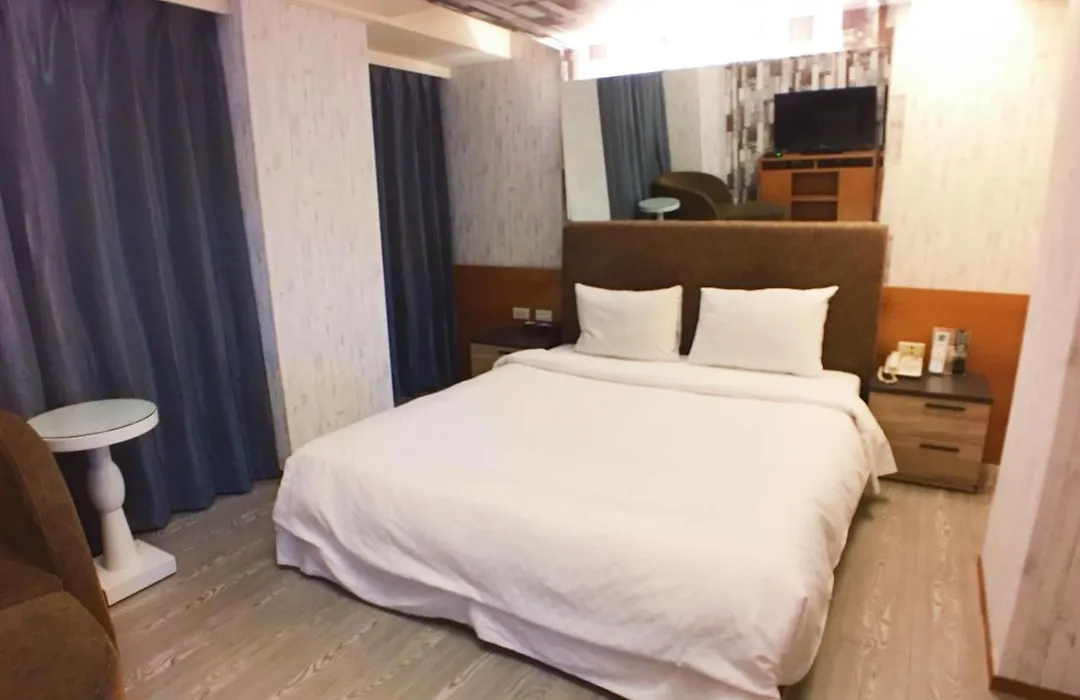 Love Hotel-1